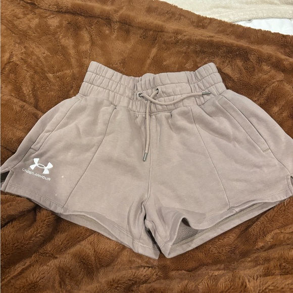 Shorts - Picture 2 of 3